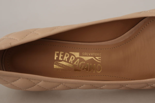 Salvatore Ferragamo Beiget ja Black Nappa Leather Pumps -kengät