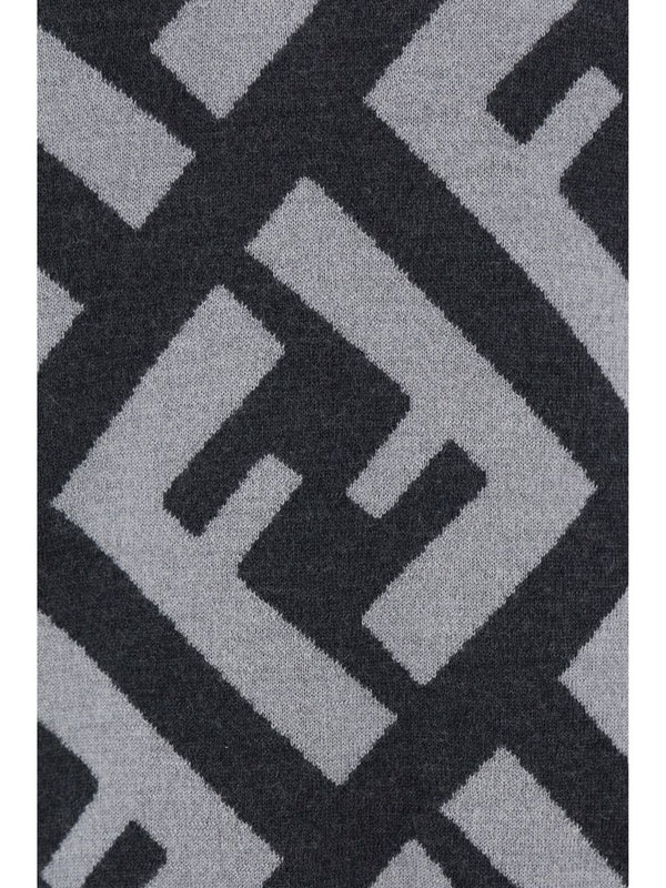 Fendi Grey Wool Logo Yksityiskohdat Villapaita